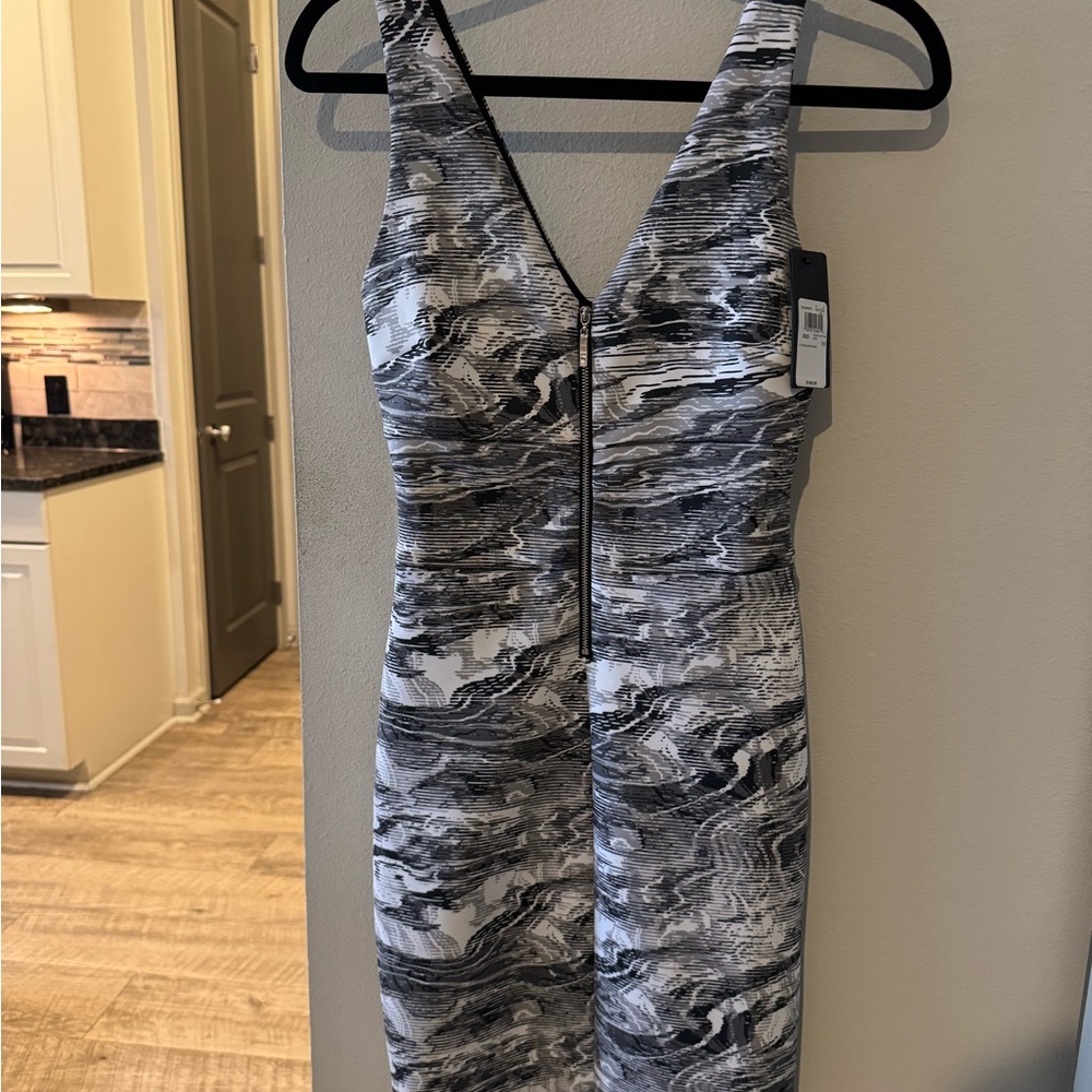 NWT Guess Black and Gray Sleeveless V-Neck Sheath Dress